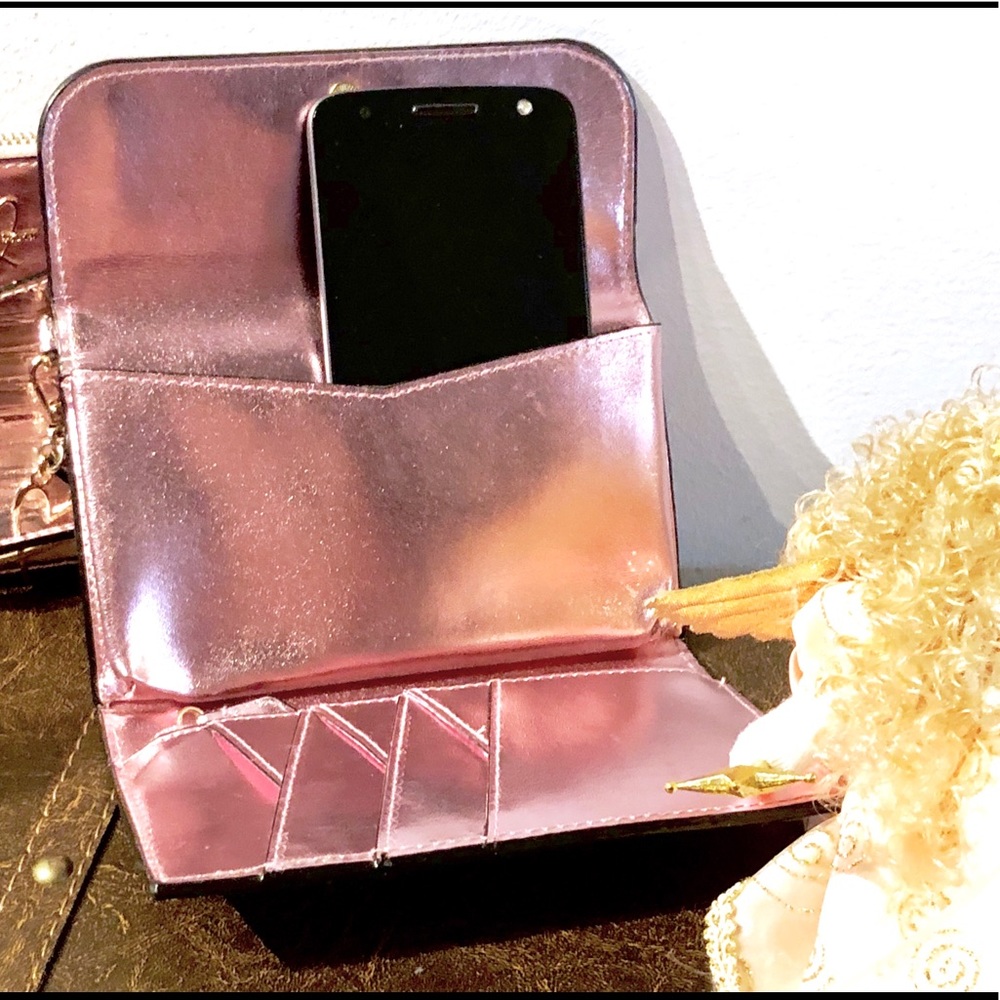 BNWT - Victoria's Secret tech wallet clutch